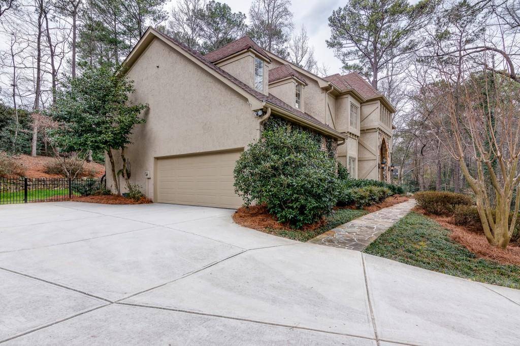 Sandy Springs, GA 30327,5560 Glen Errol RD