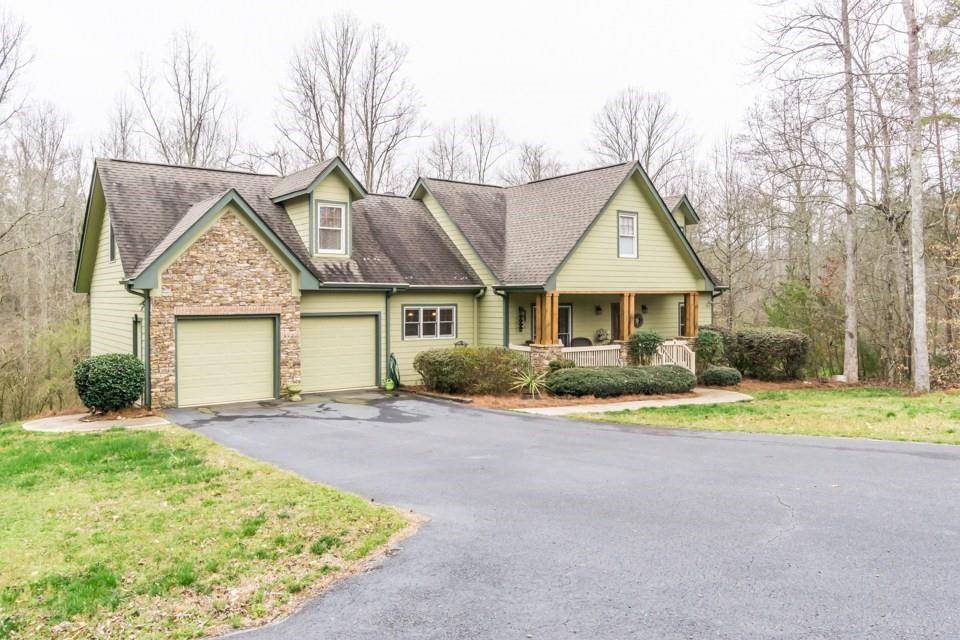 Dahlonega, GA 30533,400 Robins LN