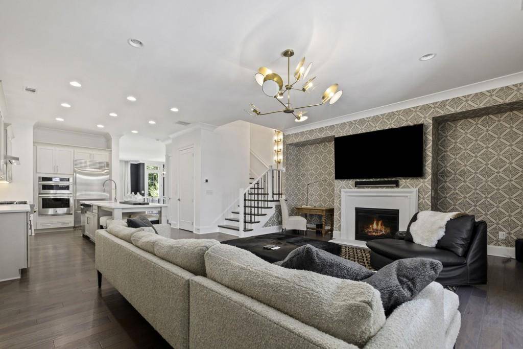 Atlanta, GA 30305,260 Devin PL