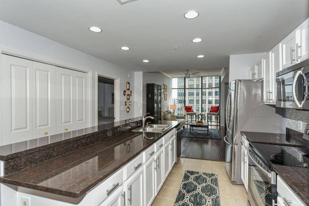 Atlanta, GA 30305,3040 PEACHTREE RD NW #1115