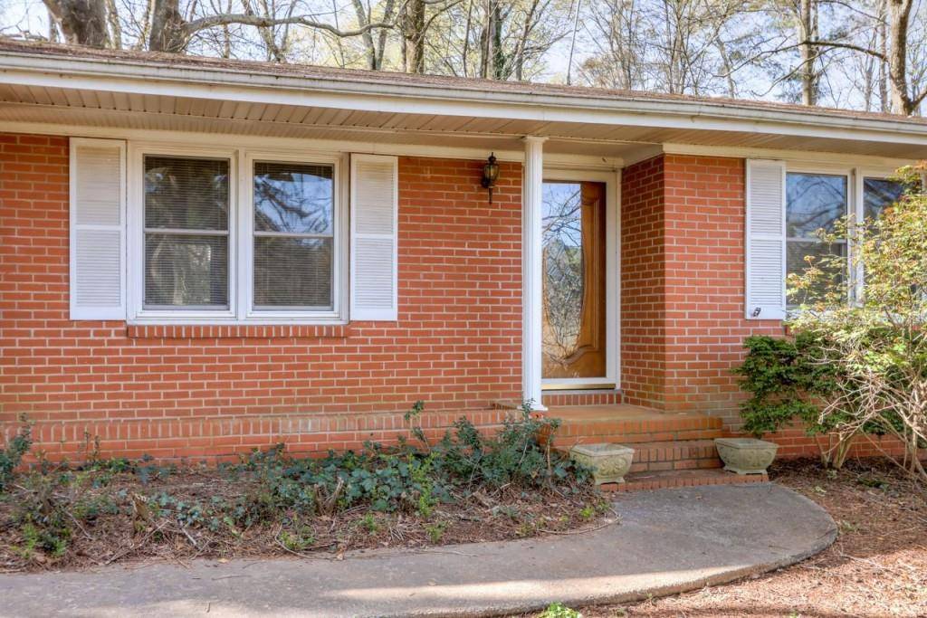 Roswell, GA 30075,175 Valley DR