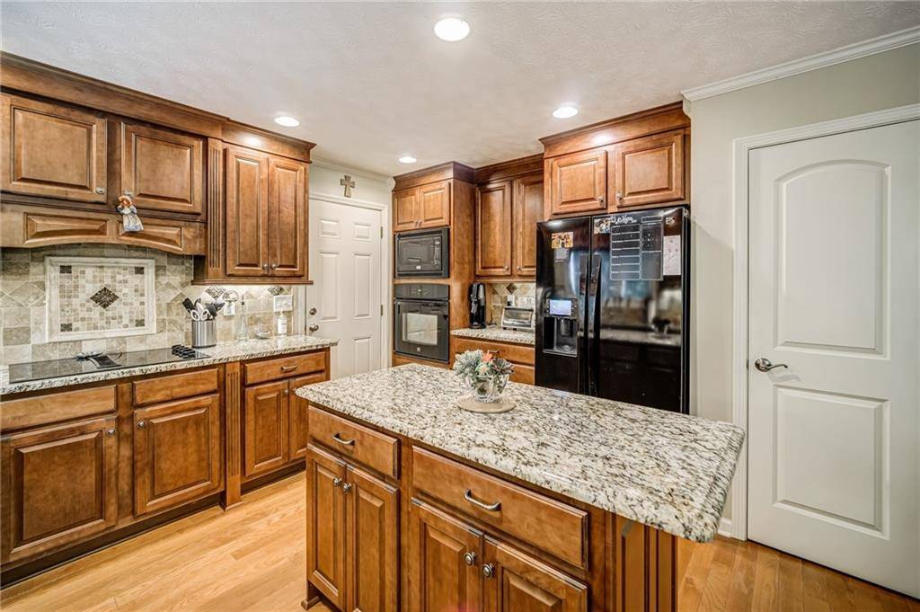 Waleska, GA 30183,218 Lakewood DR