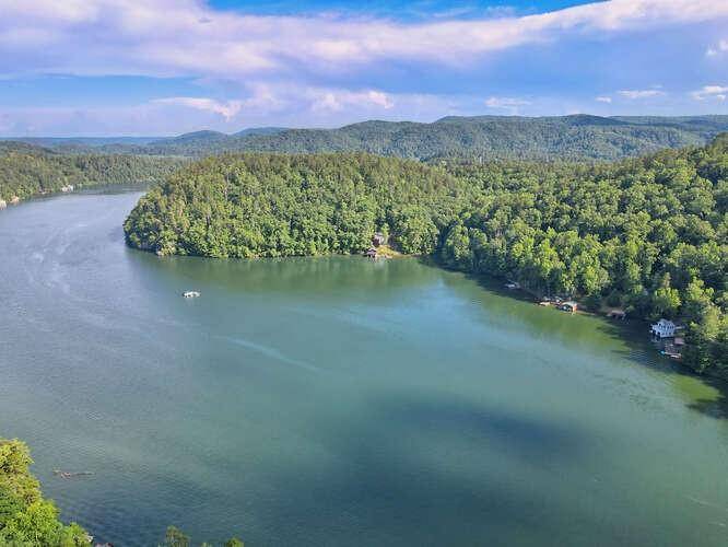 Toccoa, GA 30577,884 Lake Yonah