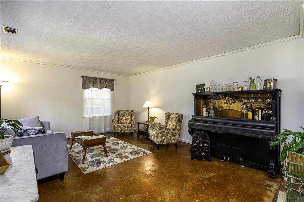 Lilburn, GA 30047,1396 Larkview DR SW