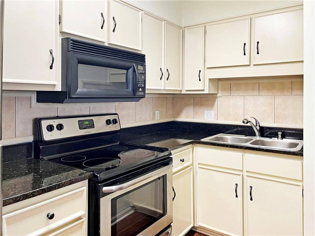 Sandy Springs, GA 30328,475 Mount Vernon HWY #B210