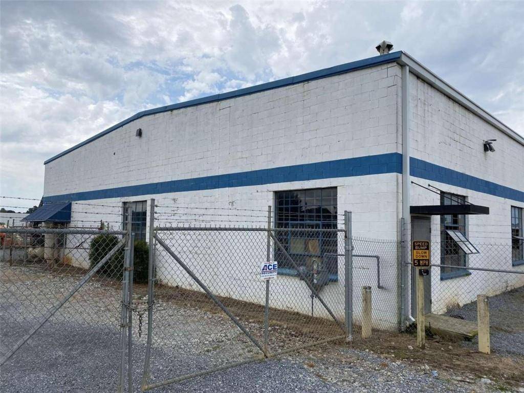 Adairsville, GA 30103,237 Johnson Lake RD