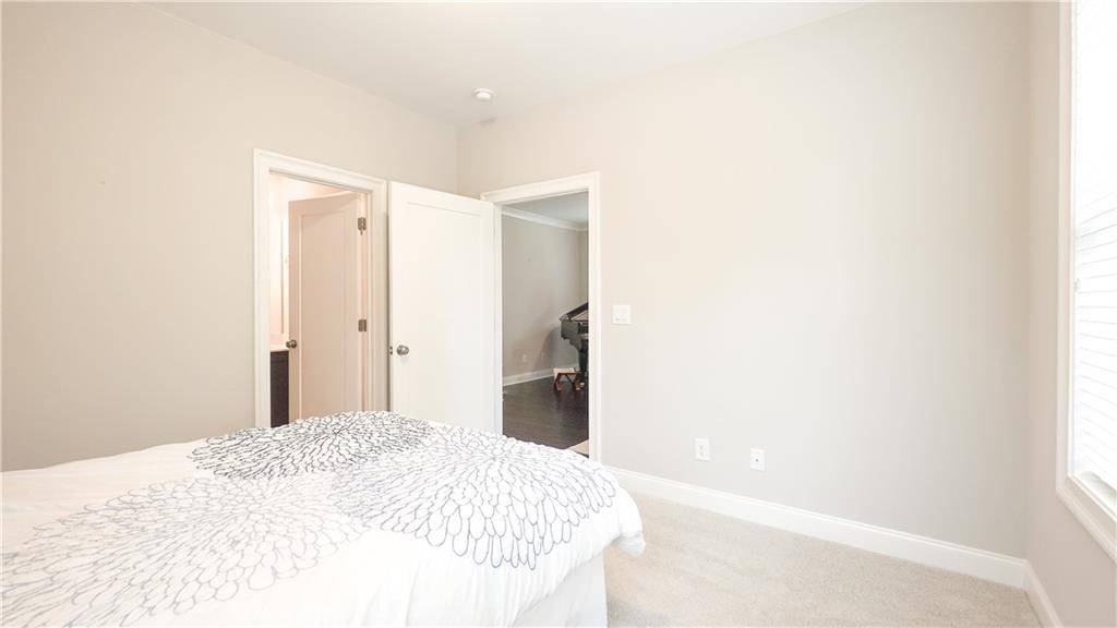 Sandy Springs, GA 30328,2002 Wheaton WAY