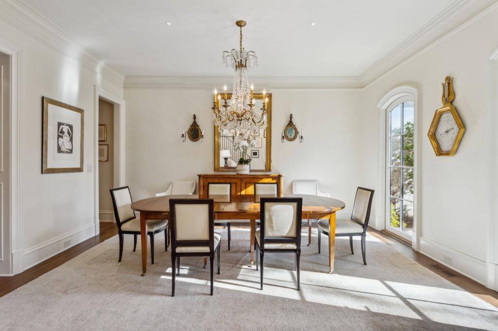Atlanta, GA 30327,735 Whitemere CT