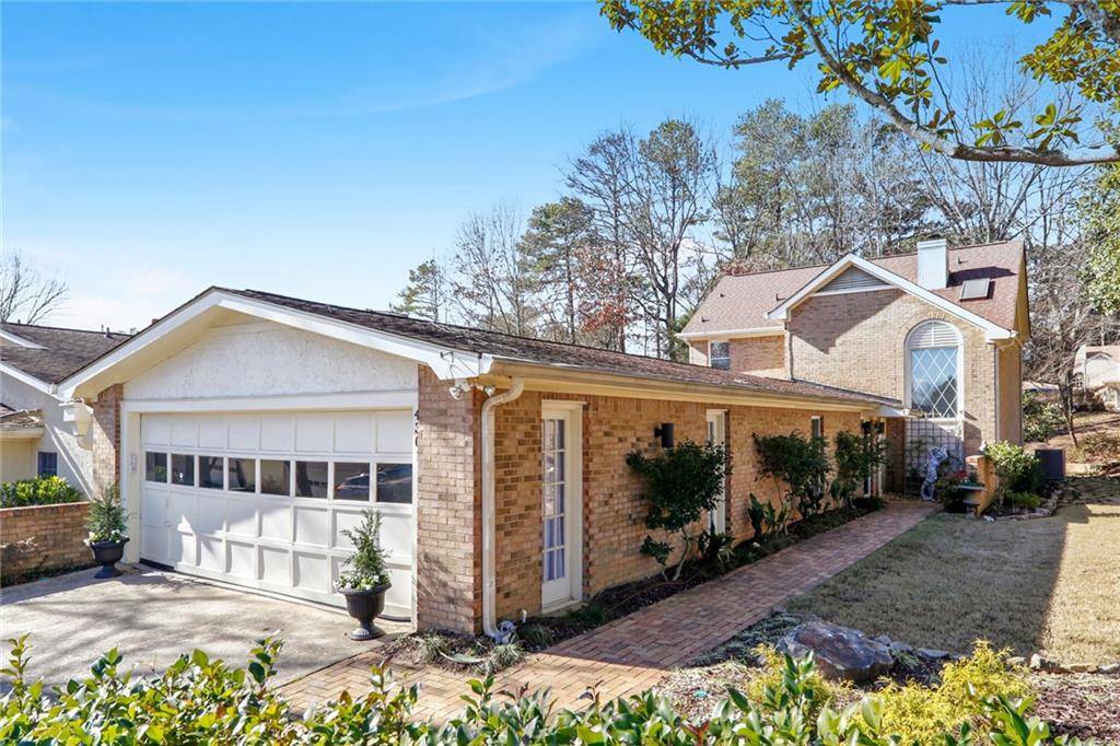 Dunwoody, GA 30338,4301 Village Oaks LN