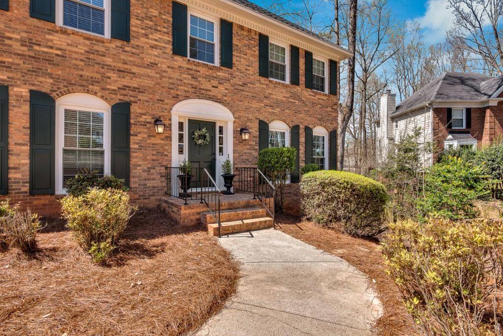 Peachtree Corners, GA 30092,5688 Woodknoll CT