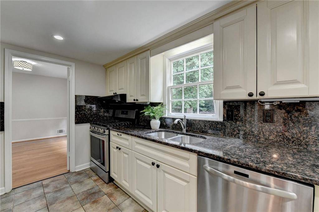 Stone Mountain, GA 30087,5664 SEVILLE LN