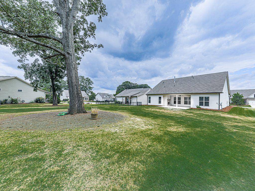 Jefferson, GA 30549,982 FORSYTHIA CT