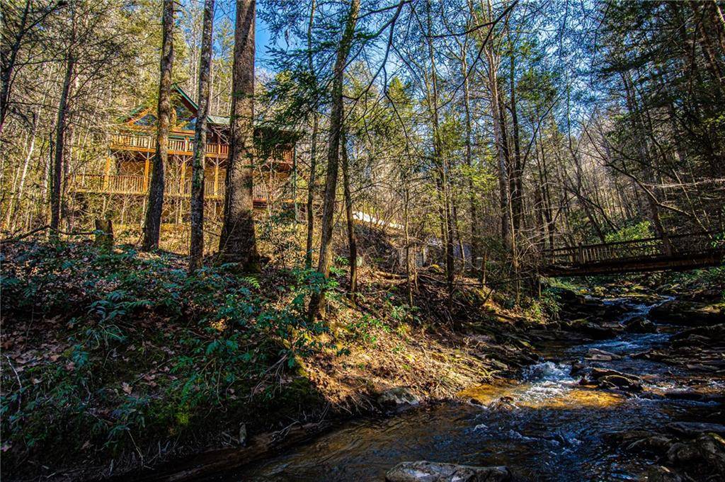 Dahlonega, GA 30533,950 Azure RD