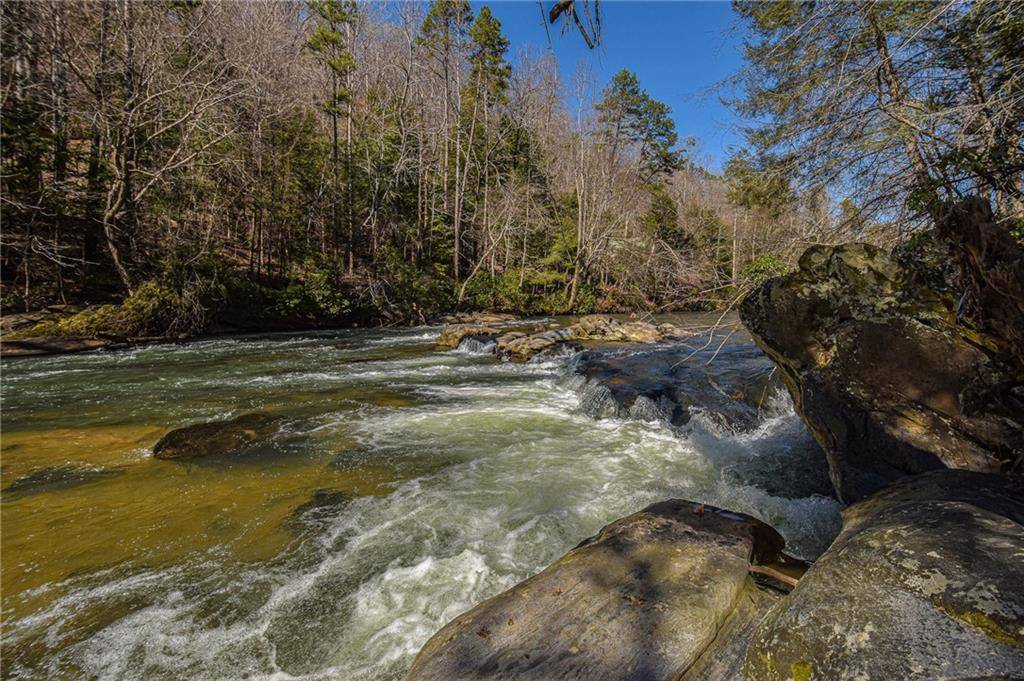 Dahlonega, GA 30533,950 Azure RD