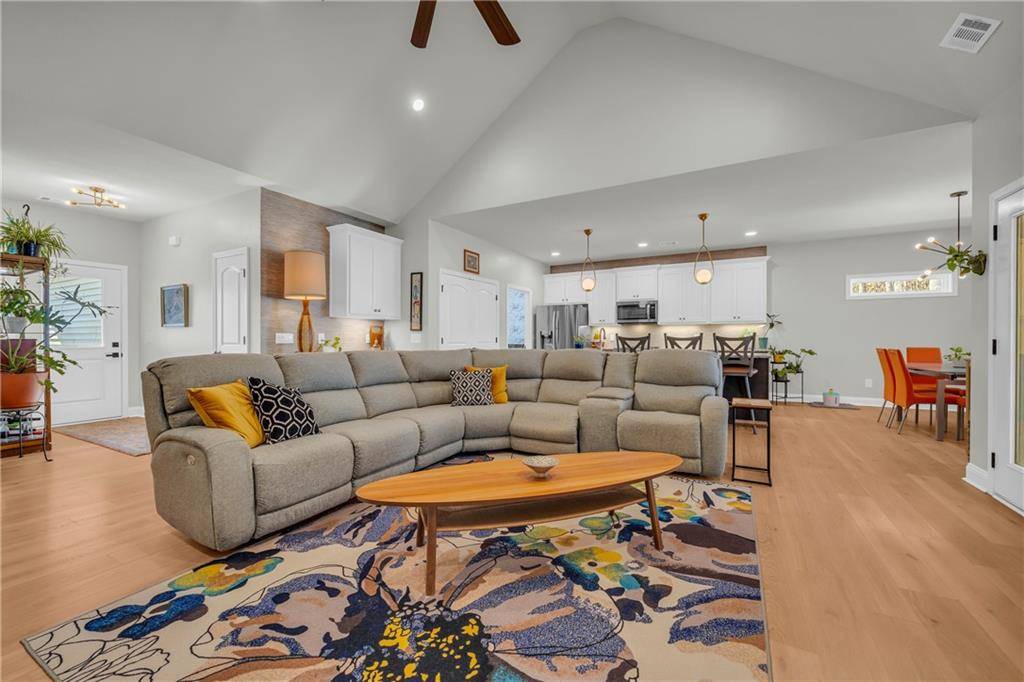 Lavonia, GA 30553,367 Lake Place DR