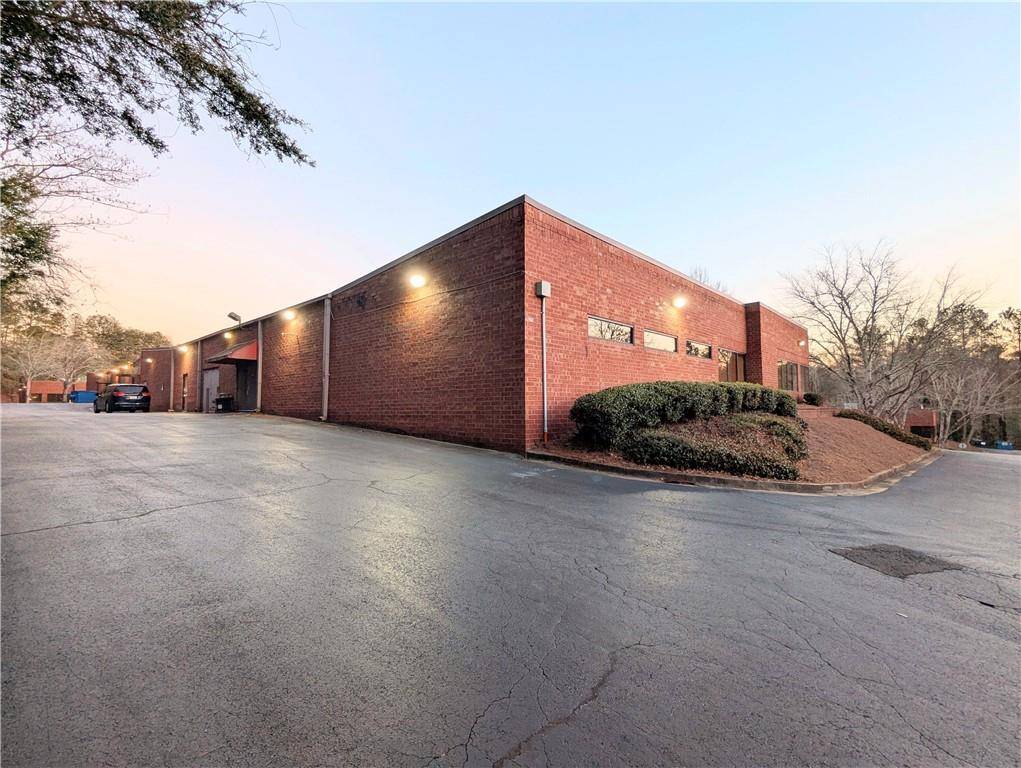 Atlanta, GA 30350,8215 Roswell RD #310