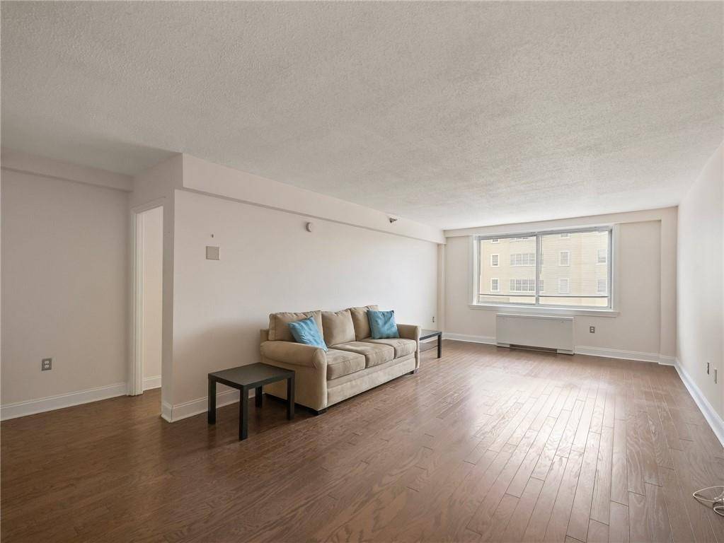 Atlanta, GA 30305,2479 Peachtree RD NE #407