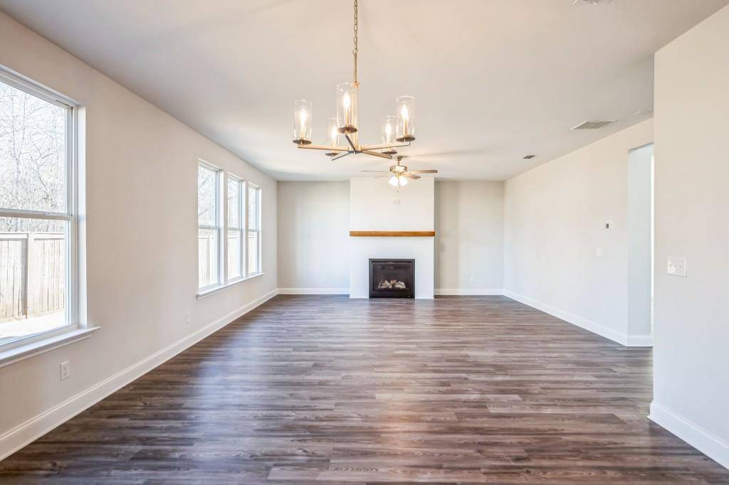Hoschton, GA 30548,405 Red Wood LN