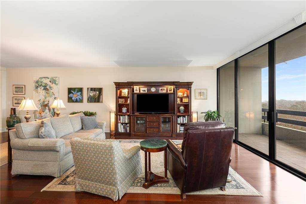Atlanta, GA 30305,2660 Peachtree RD NW #14D