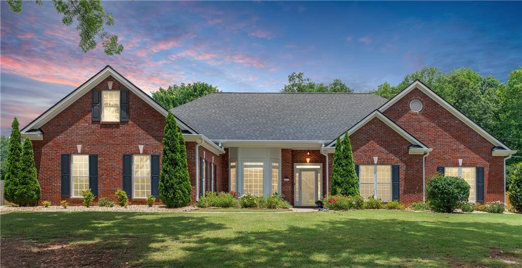 Hoschton, GA 30548,915 Cruce Lake DR