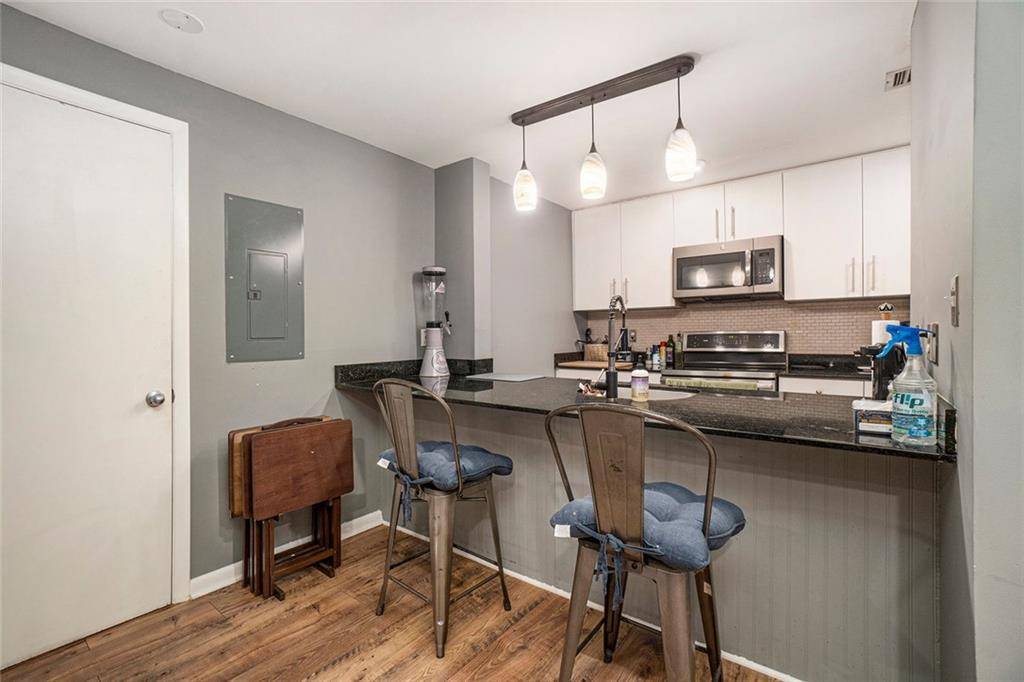 Atlanta, GA 30305,3501 Roswell RD NE #211