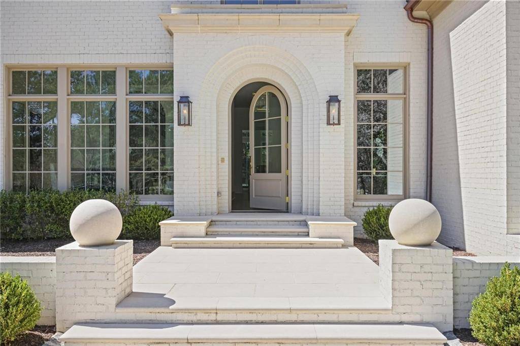 Atlanta, GA 30305,3364 Knollwood DR NW