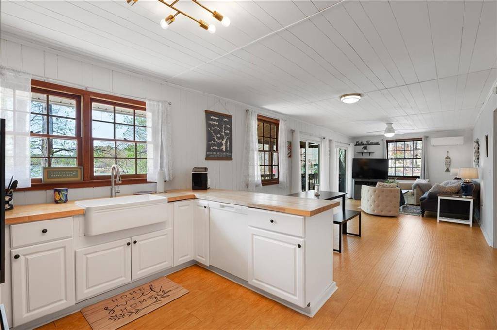 Hartwell, GA 30643,117 Woods LN