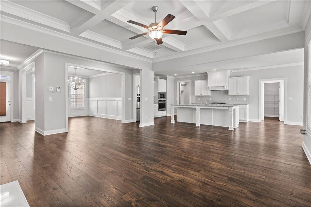 Hoschton, GA 30548,840 Champagne LN