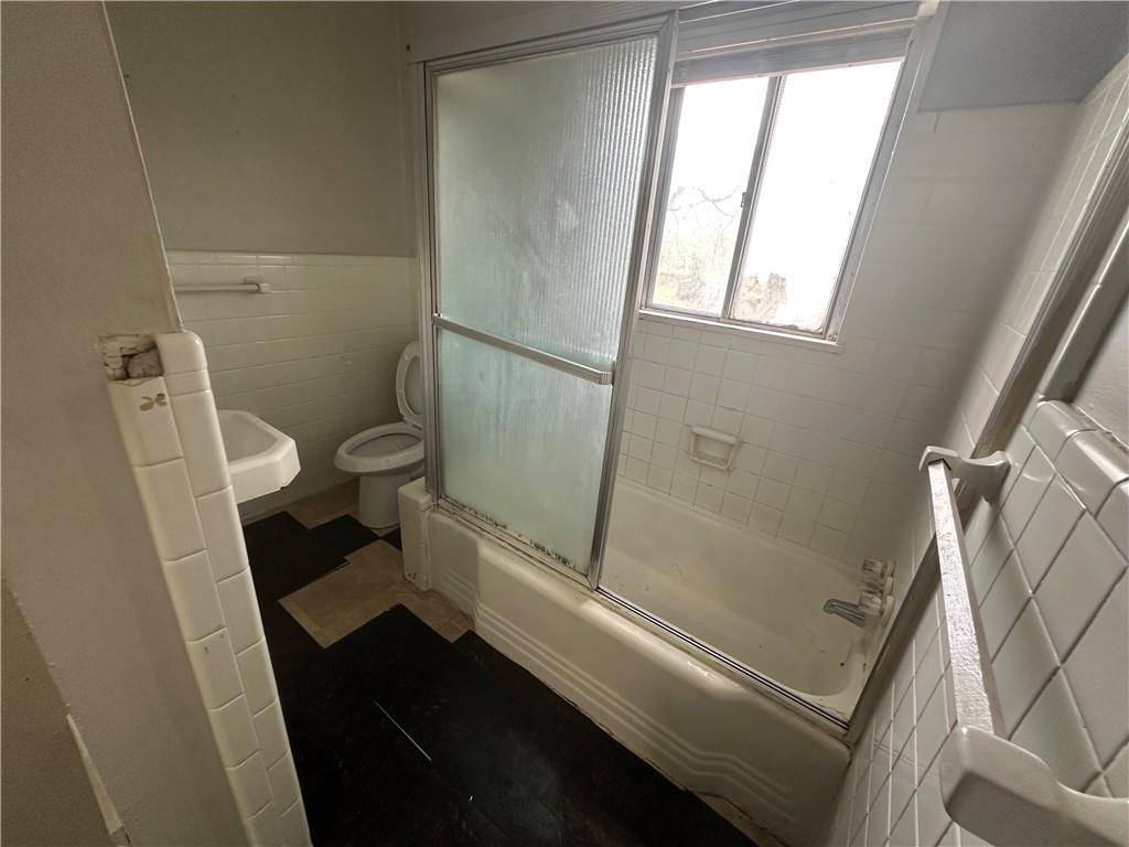 Atlanta, GA 30344,3025 Mckenzie RD