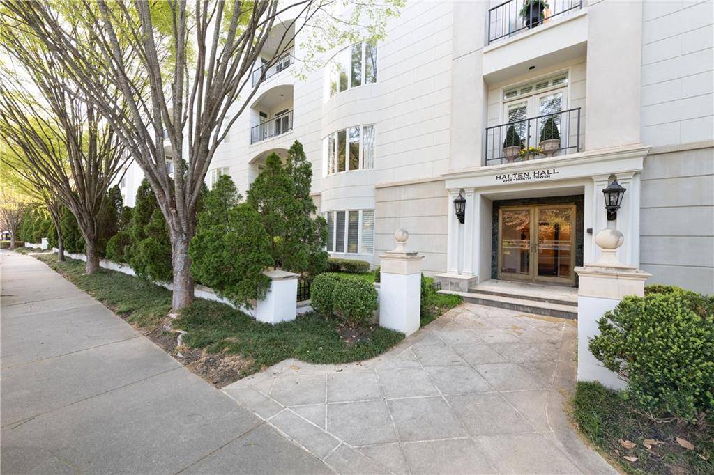 Atlanta, GA 30305,2960 Pharr Court South NW #N4