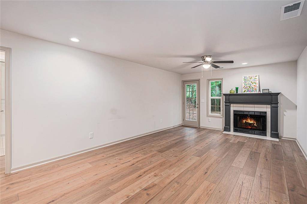 Roswell, GA 30076,306 Teal CT