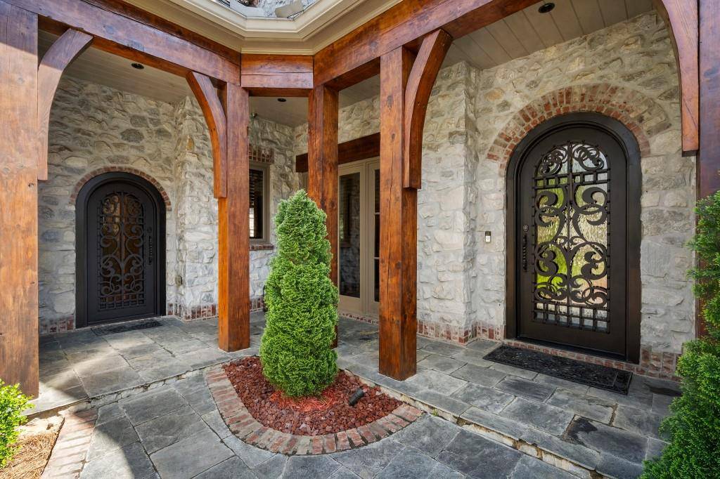 Alpharetta, GA 30005,290 Ardsley LN