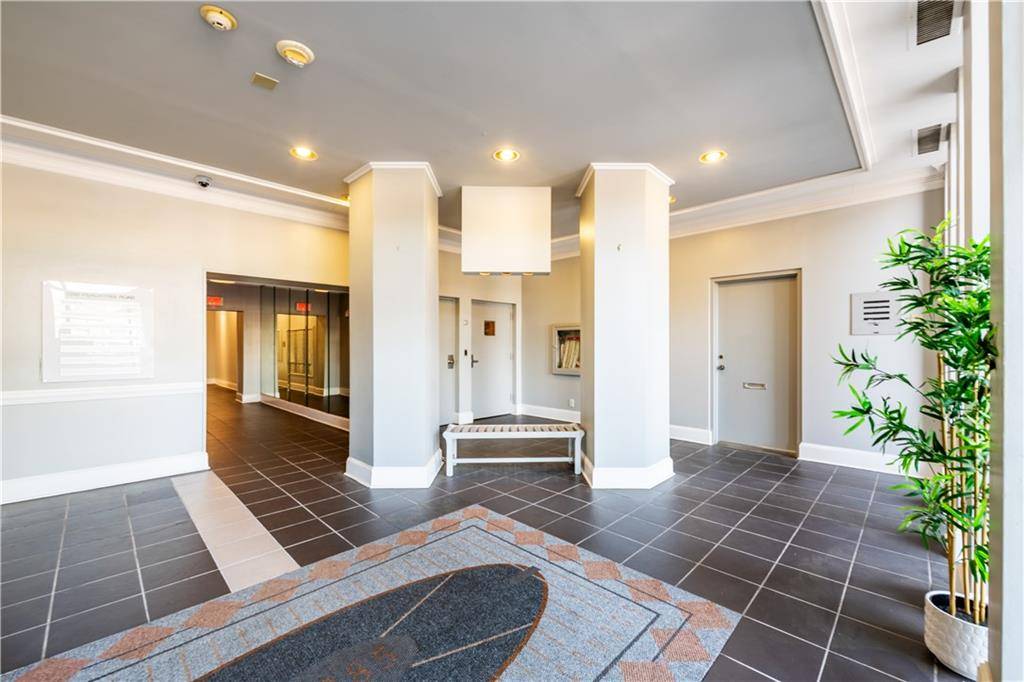 Atlanta, GA 30309,2285 Peachtree RD NE #604