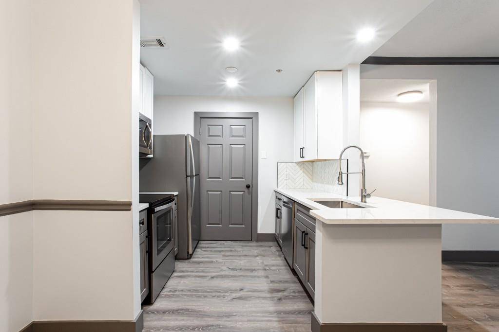 Atlanta, GA 30309,1074 Peachtree WALK NE #115