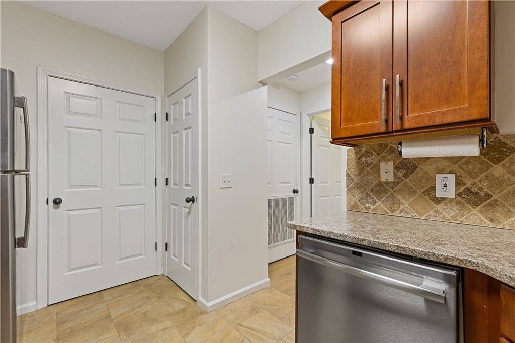 Atlanta, GA 30326,3334 Peachtree RD NE #101