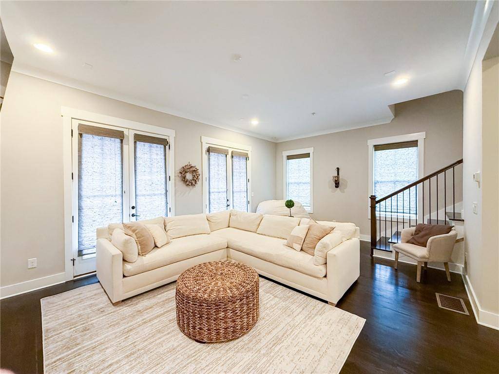 Atlanta, GA 30316,984 Memorial WALK SE