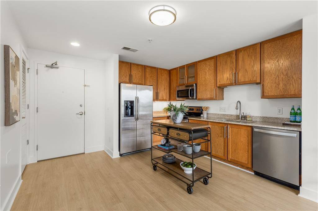 Atlanta, GA 30312,563 Memorial DR #211