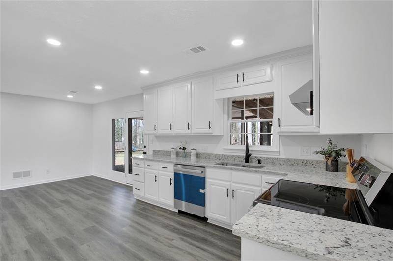 Acworth, GA 30102,5774 Forest DR
