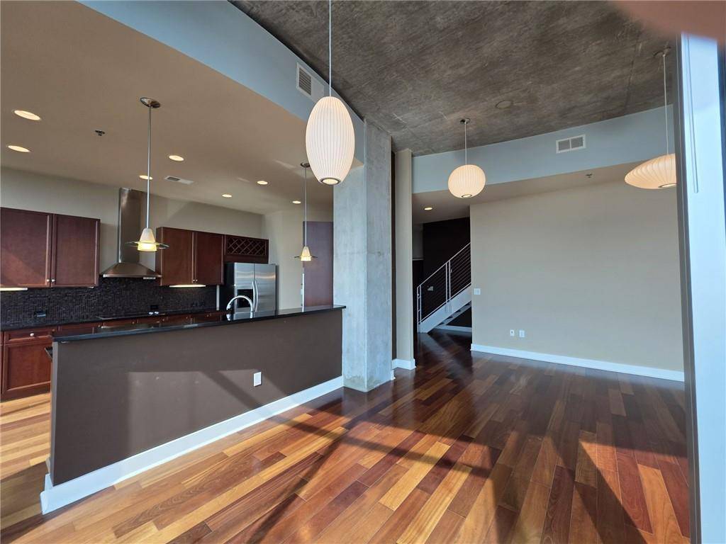 Atlanta, GA 30326,3324 Peachtree RD NE #3001