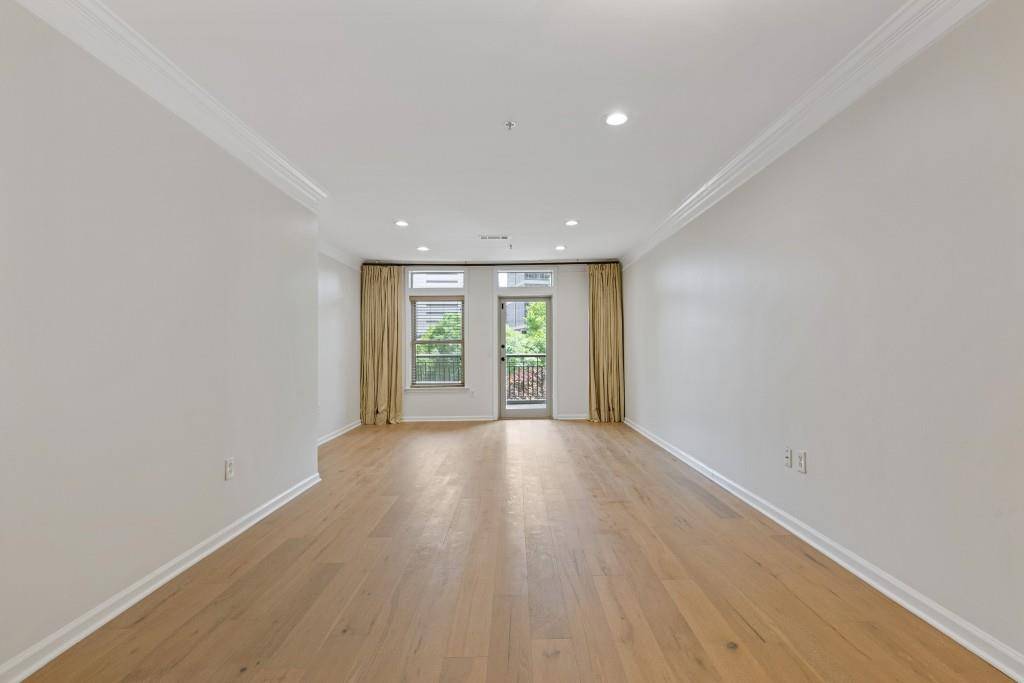 Atlanta, GA 30326,3334 Peachtree RD NE #101