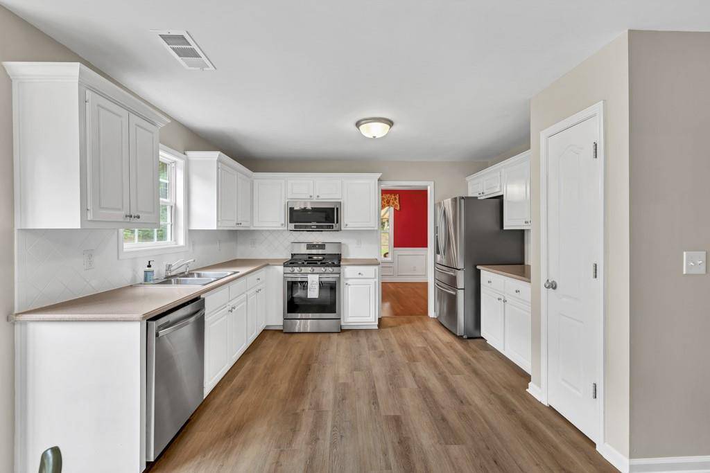 Pendergrass, GA 30567,272 Blackberry LN