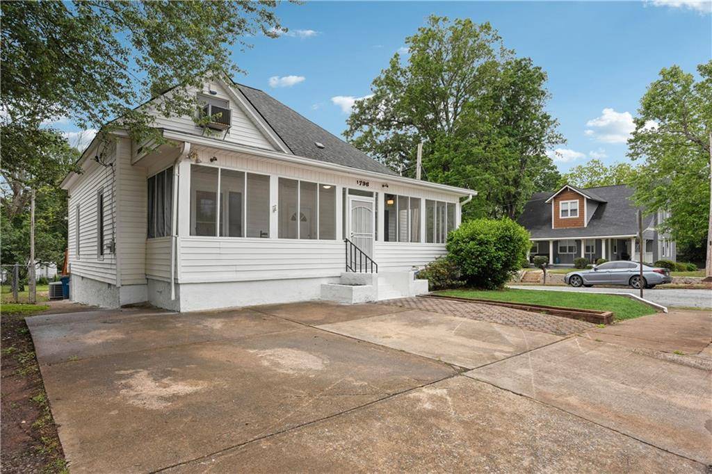 East Point, GA 30344,1796 Center AVE
