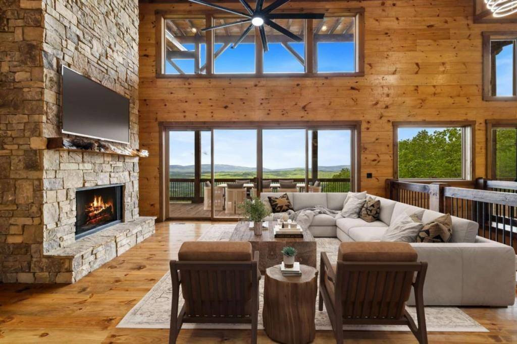 Mineral Bluff, GA 30559,885 Tower RD