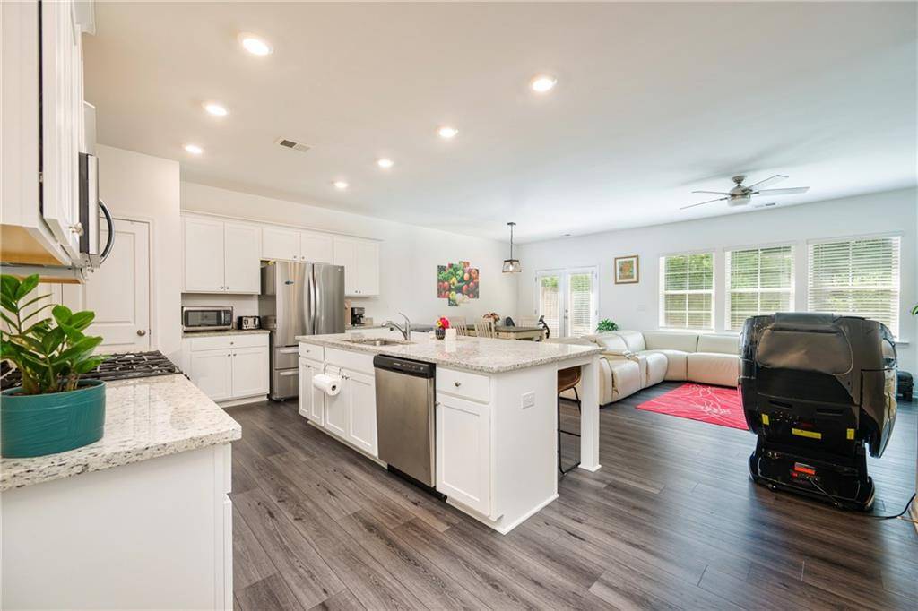 Suwanee, GA 30024,668 Isom WALK