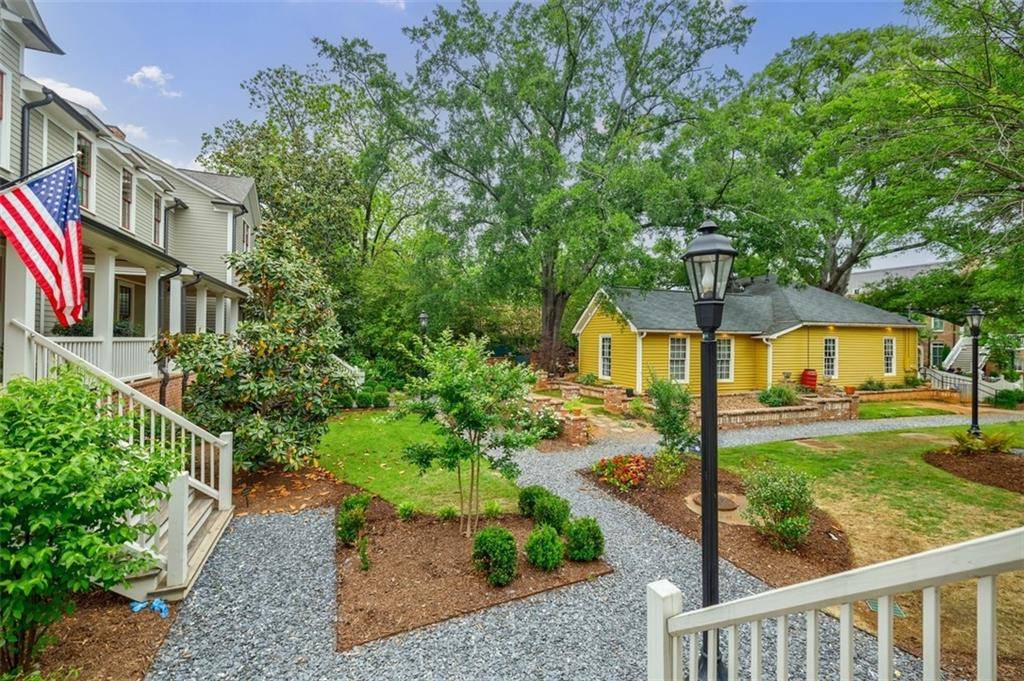 Roswell, GA 30075,1076 Green ST