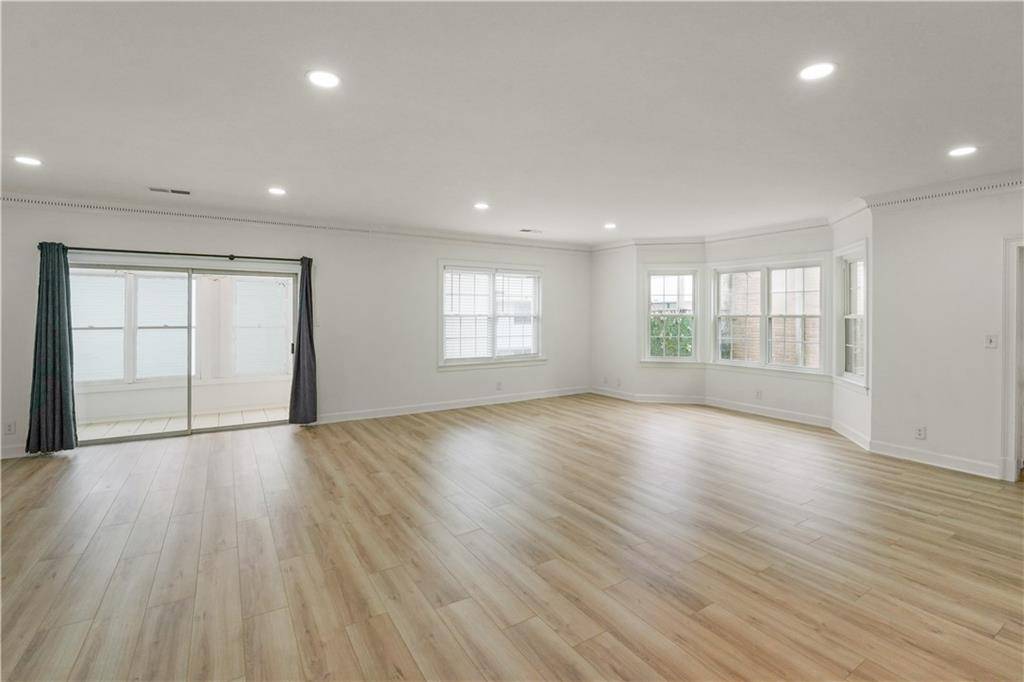 Atlanta, GA 30319,3649 Peachtree RD NE #305