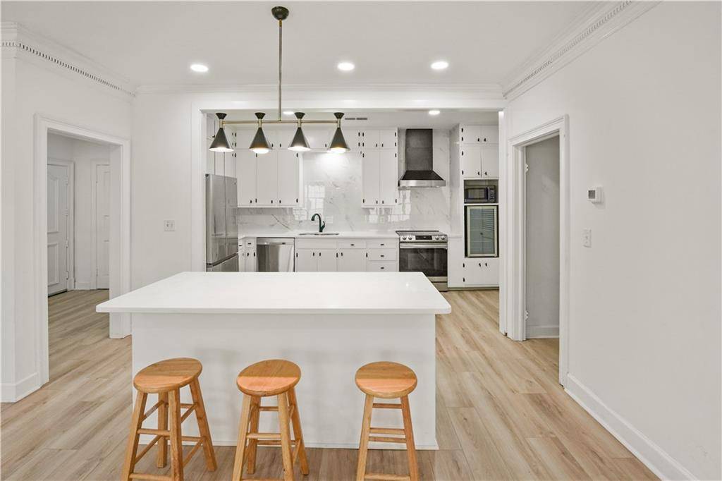 Atlanta, GA 30319,3649 Peachtree RD NE #305