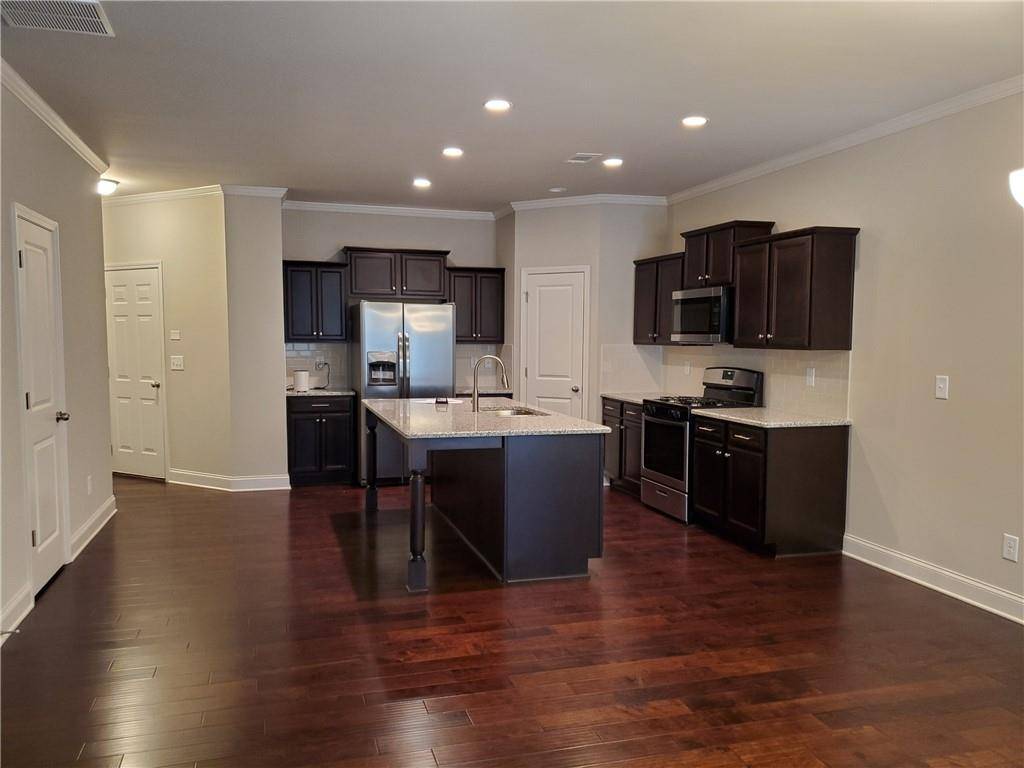 Lawrenceville, GA 30044,5 Holdings DR