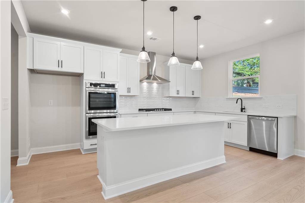 Buford, GA 30518,910 Melody Ridge LN