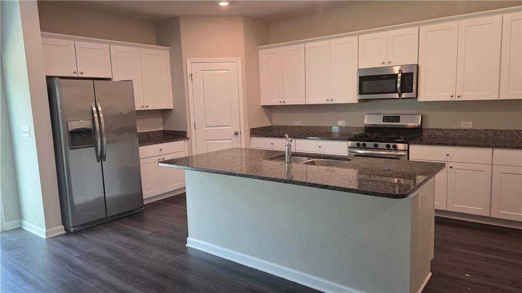 Hoschton, GA 30548,4257 Waxing ST
